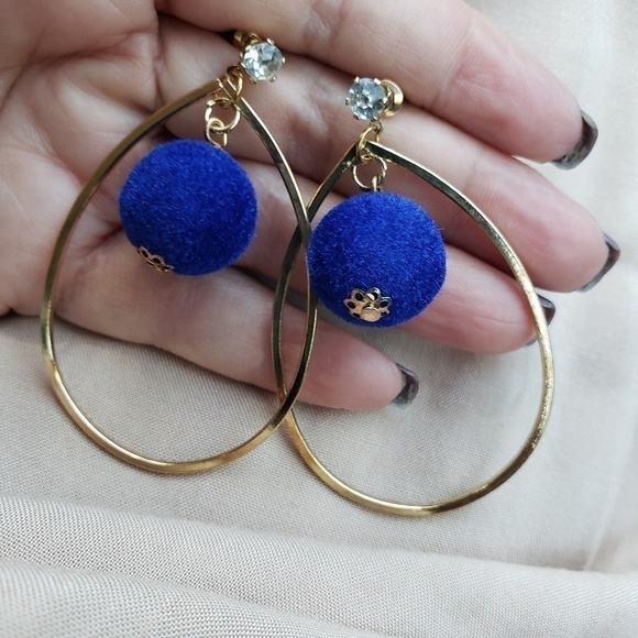 Gold tone stud dangling earrings spheres blue felt like balls globes - Picture 5 of 9